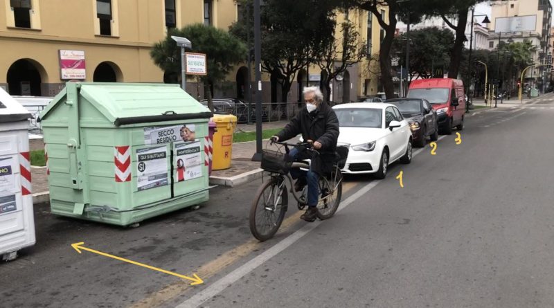 Ponte Risorgimento: la ciclabile è un parcheggio